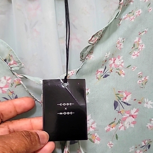 NWT CODE X MODE SHIRRED SLEEVE SAGE FLORAL PEASANT BLOUSE V NECK  SZ L - Picture 6 of 7